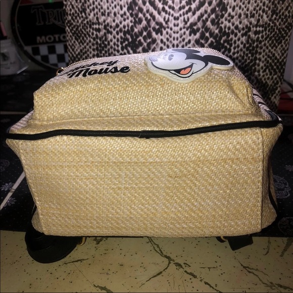 Disney lightweight Mickey Mouse Mini backpack new !!! - Picture 5 of 9